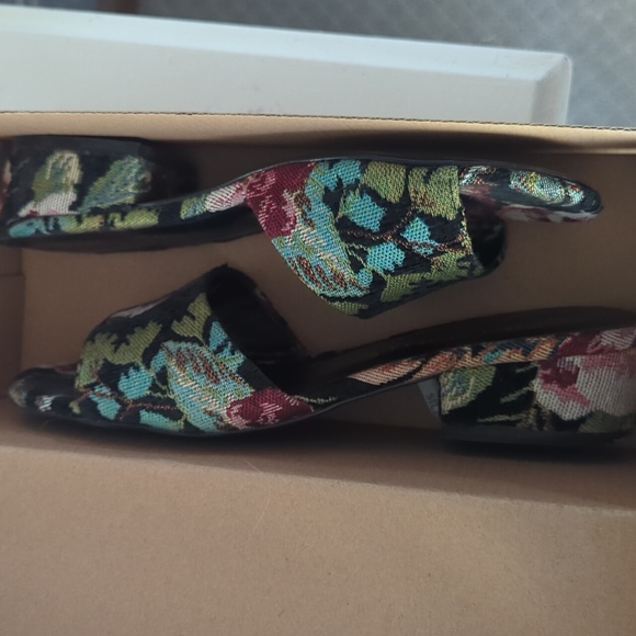 Coconuts by Matisse size 8 slides - Picture 2 of 5